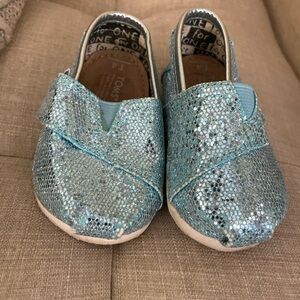 TOMS Kids' Glitter Moccasins - Light Blue